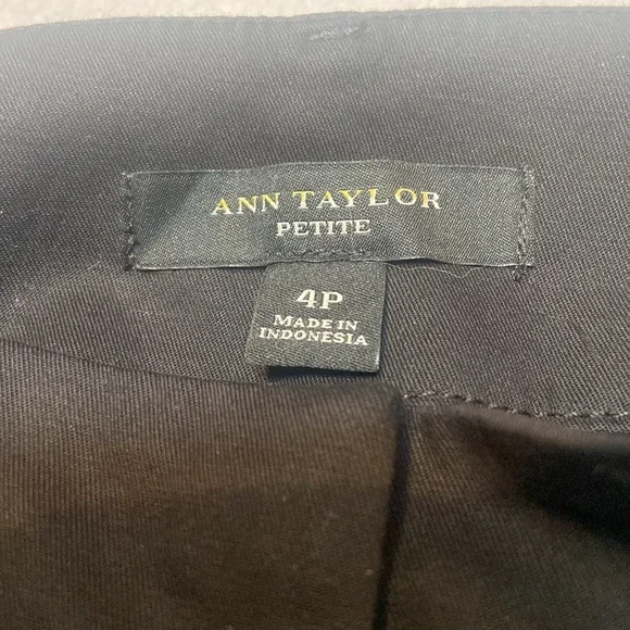 ANN TAYLOR Petite Size 4P Black Shorts - Picture 2 of 10